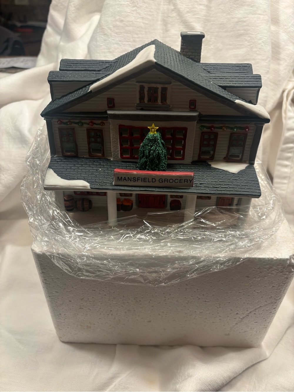 Vintage NIB Hearthside Mansfield Grocery Holiday Village Building -